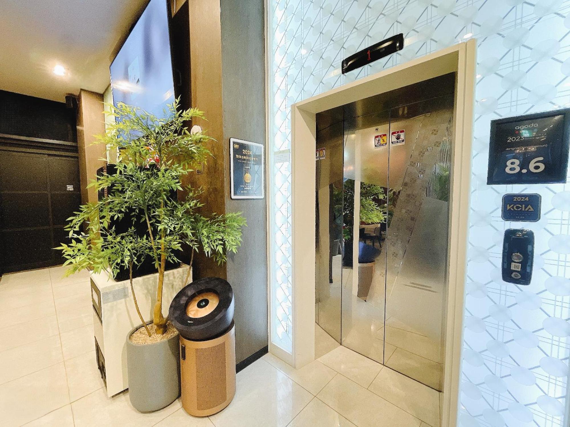 Jongno Lumia Tourist Hotel Seúl Exterior foto