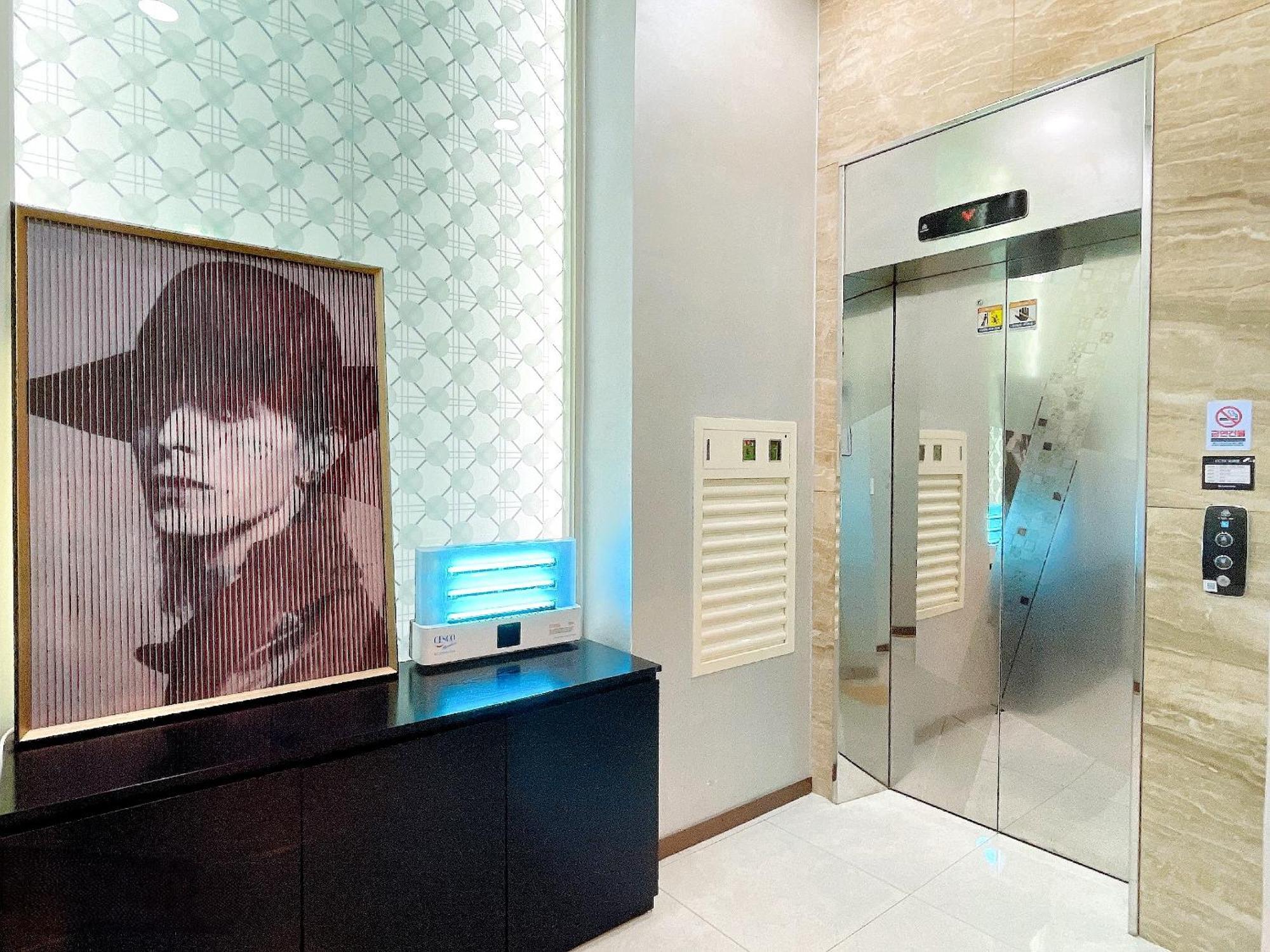 Jongno Lumia Tourist Hotel Seúl Exterior foto
